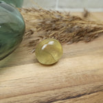 Chrysoberil trommelstenen – curated crystal by Marga Jacobs | rust, symboliek en intuïtieve zelfzorg