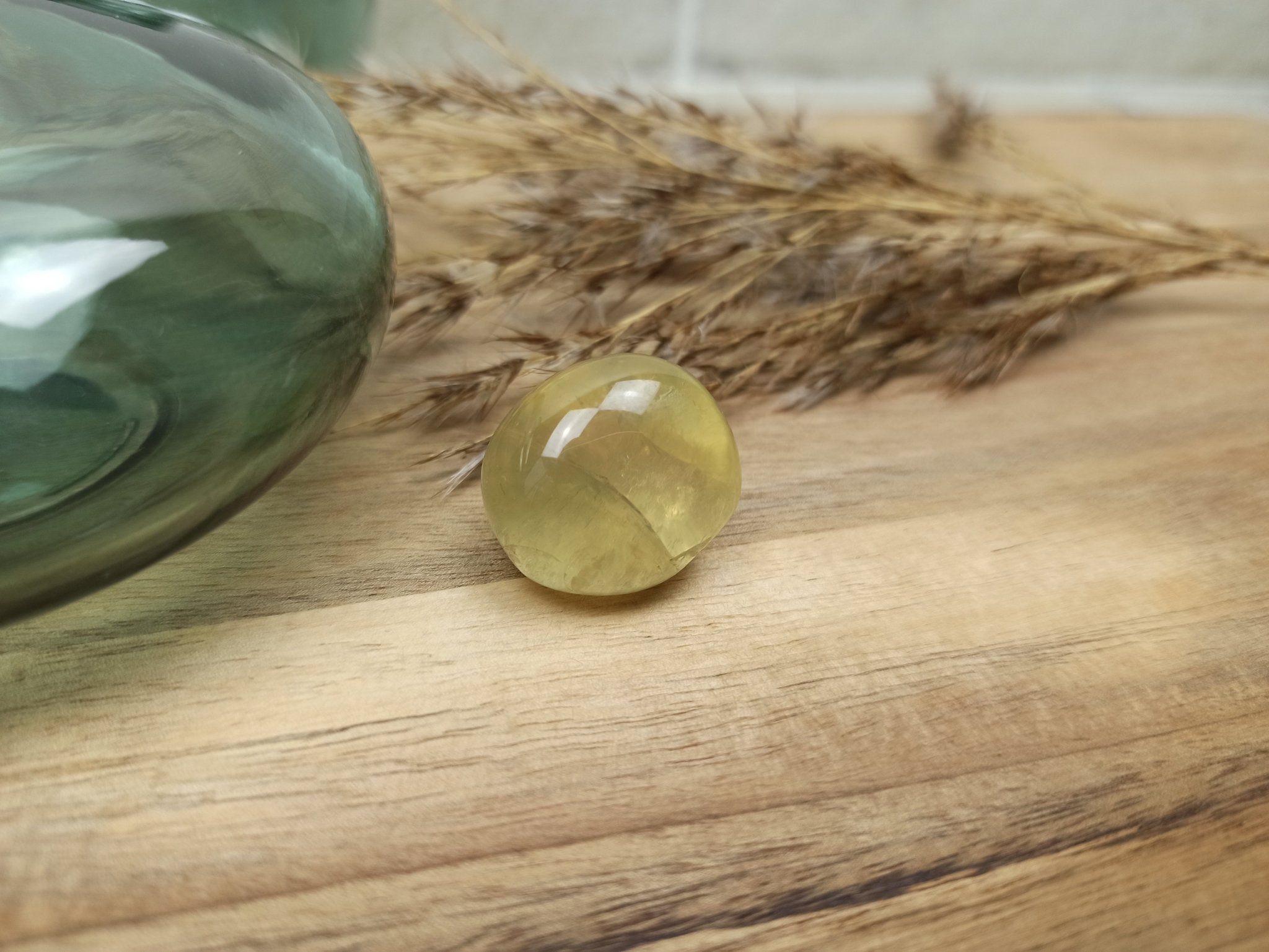 Chrysoberil trommelstenen – curated crystal by Marga Jacobs | rust, symboliek en intuïtieve zelfzorg