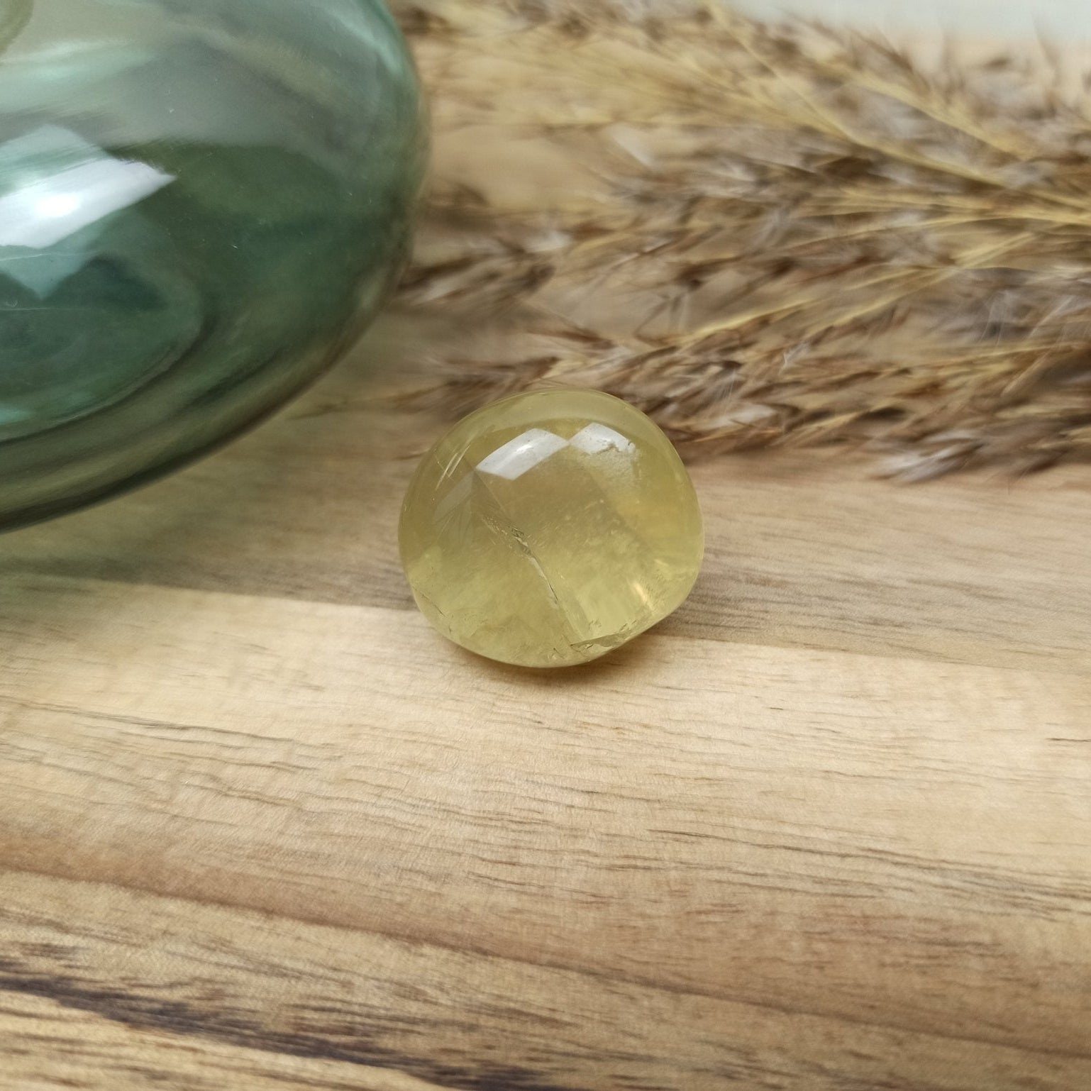 Chrysoberil trommelstenen – curated crystal by Marga Jacobs | rust, symboliek en intuïtieve zelfzorg