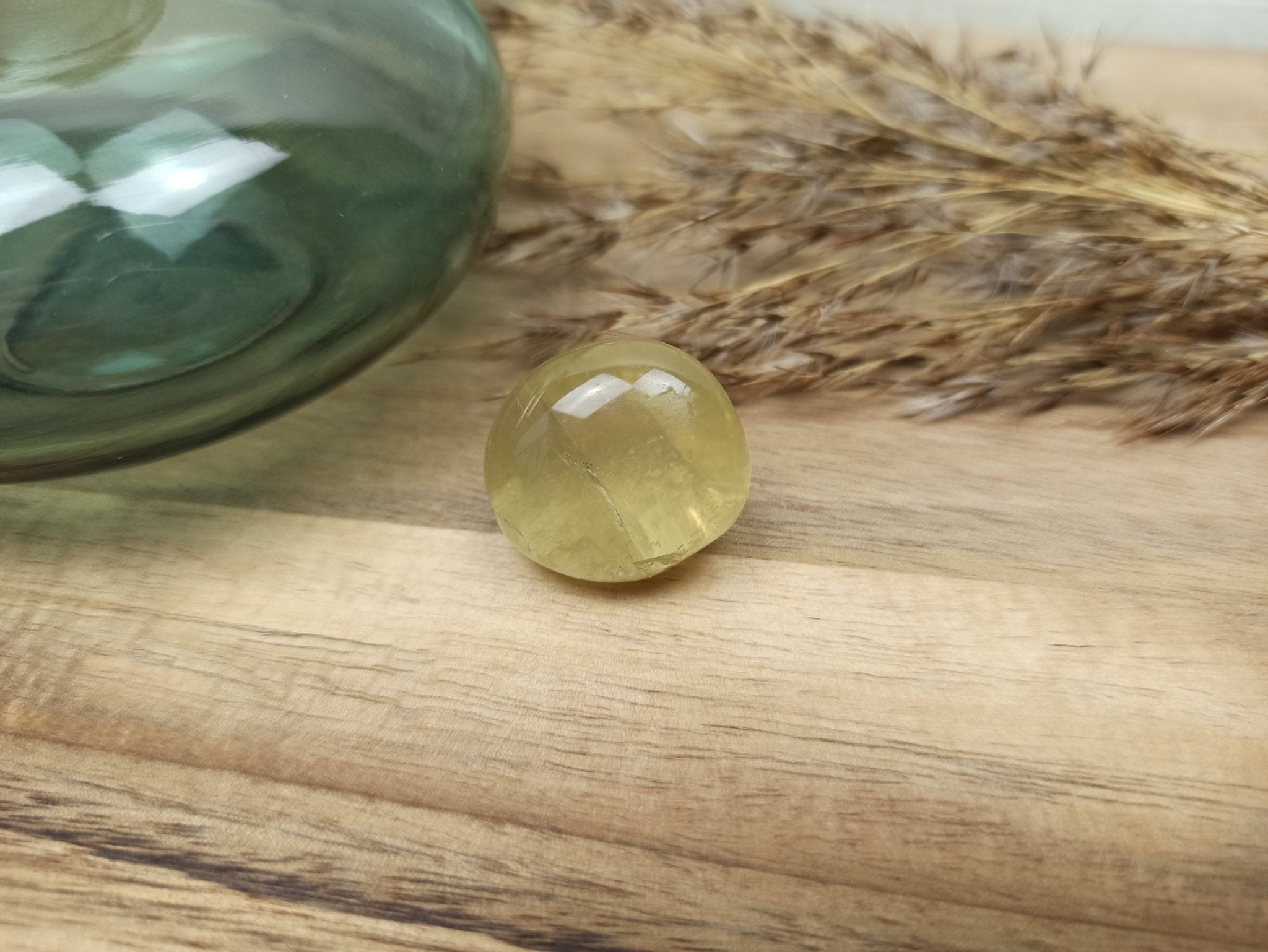 Chrysoberil trommelstenen – curated crystal by Marga Jacobs | rust, symboliek en intuïtieve zelfzorg