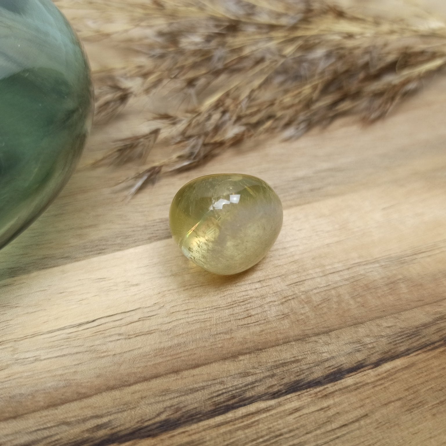 Chrysoberil trommelstenen – curated crystal by Marga Jacobs | rust, symboliek en intuïtieve zelfzorg