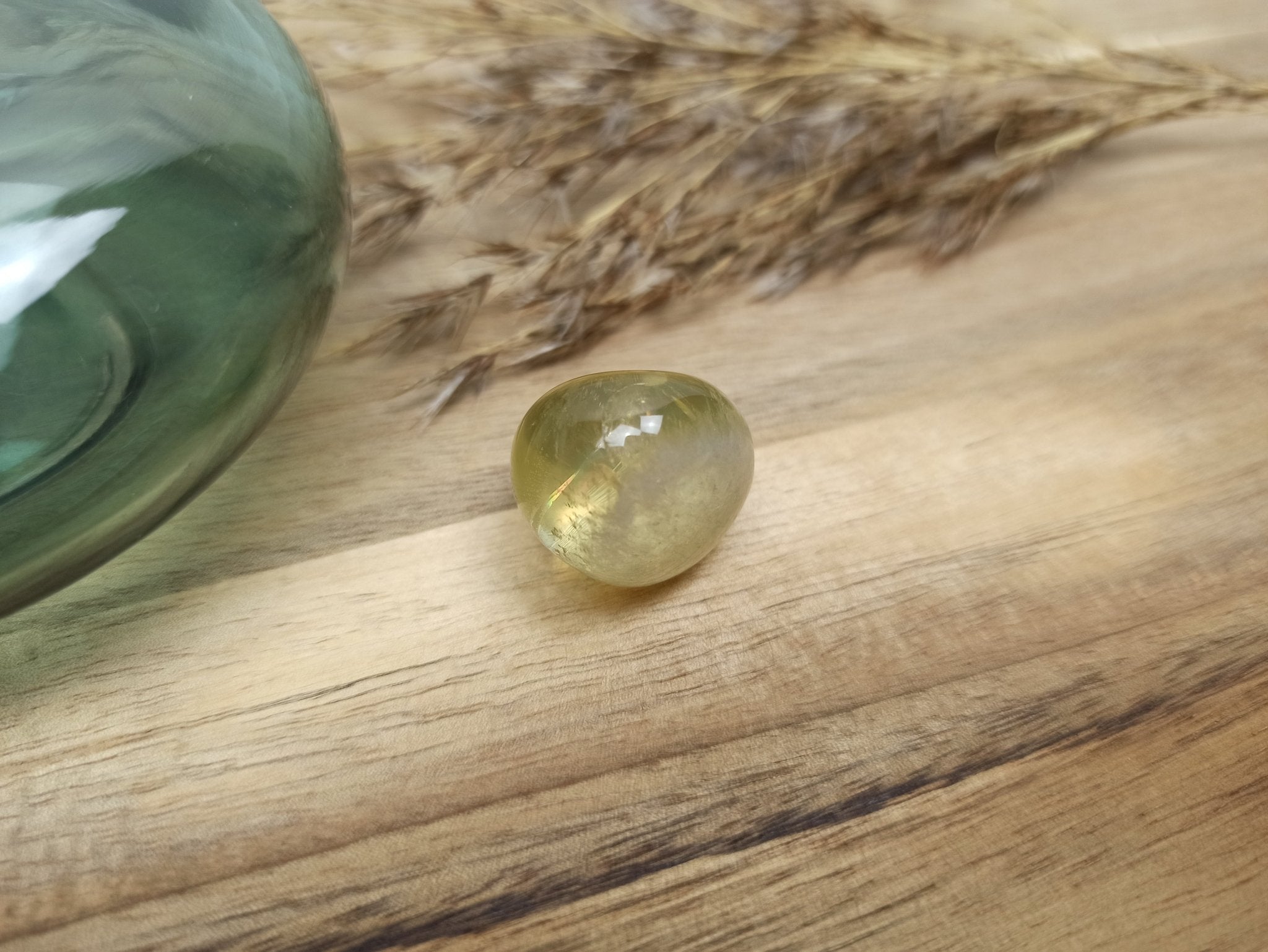 Chrysoberil trommelstenen – curated crystal by Marga Jacobs | rust, symboliek en intuïtieve zelfzorg