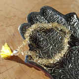 Citrien edelsteen armband split met flosje – curated crystal by Marga Jacobs | rust, symboliek en intuïtieve zelfzorg