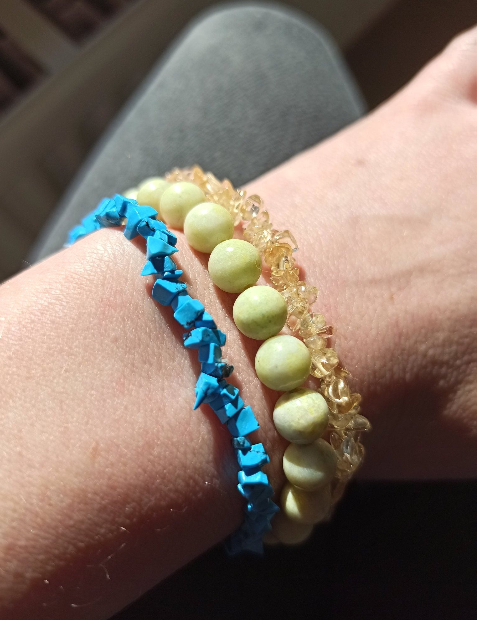 Citrien edelsteen armband split met flosje – curated crystal by Marga Jacobs | rust, symboliek en intuïtieve zelfzorg