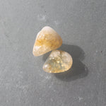 Citrien trommelstenen – curated crystal by Marga Jacobs | rust, symboliek en intuïtieve zelfzorg