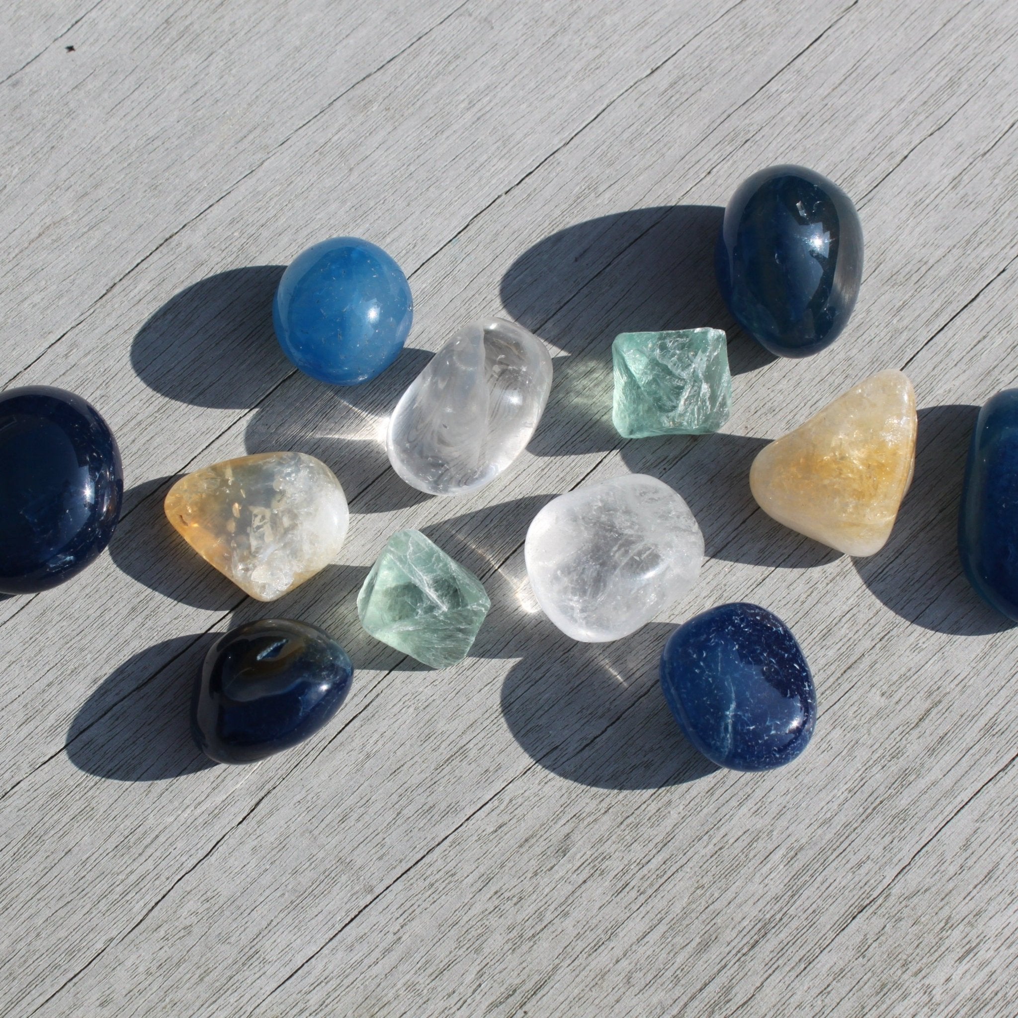 Citrien trommelstenen – curated crystal by Marga Jacobs | rust, symboliek en intuïtieve zelfzorg