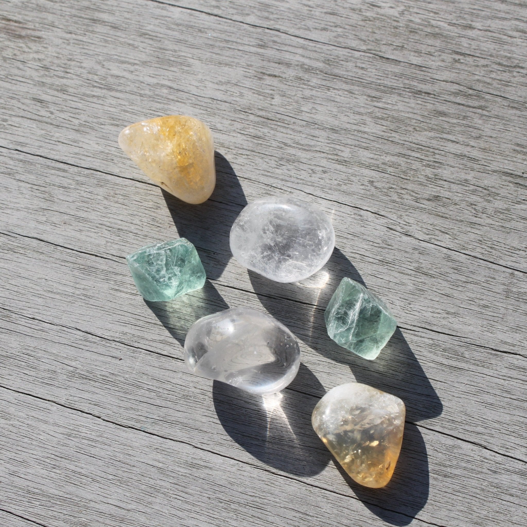 Citrien trommelstenen – curated crystal by Marga Jacobs | rust, symboliek en intuïtieve zelfzorg