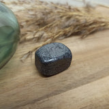 Covelliet trommelstenen – curated crystal by Marga Jacobs | rust, symboliek en intuïtieve zelfzorg