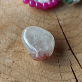 Danburiet trommelstenen – curated crystal by Marga Jacobs | rust, symboliek en intuïtieve zelfzorg