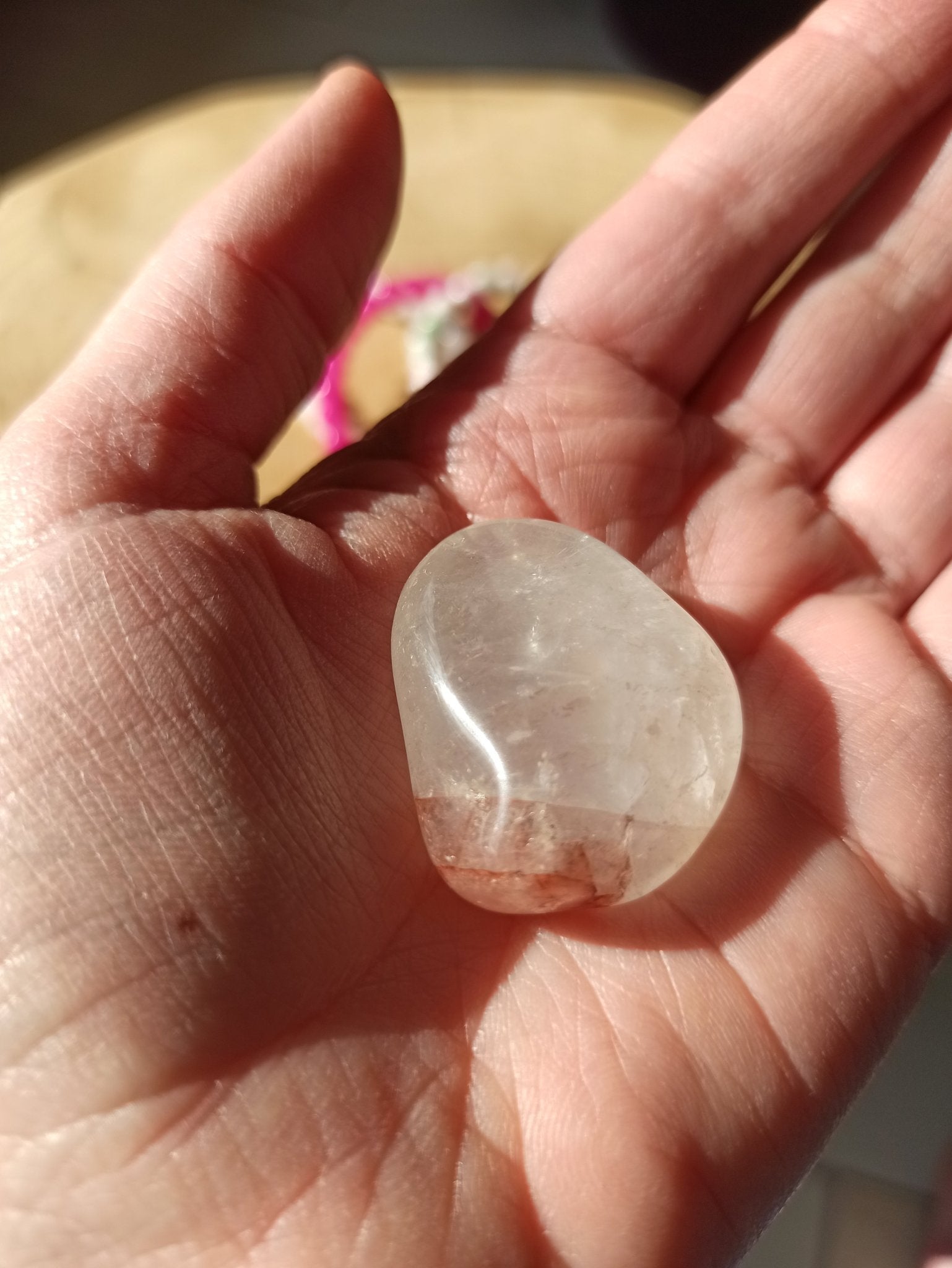 Danburiet trommelstenen – curated crystal by Marga Jacobs | rust, symboliek en intuïtieve zelfzorg