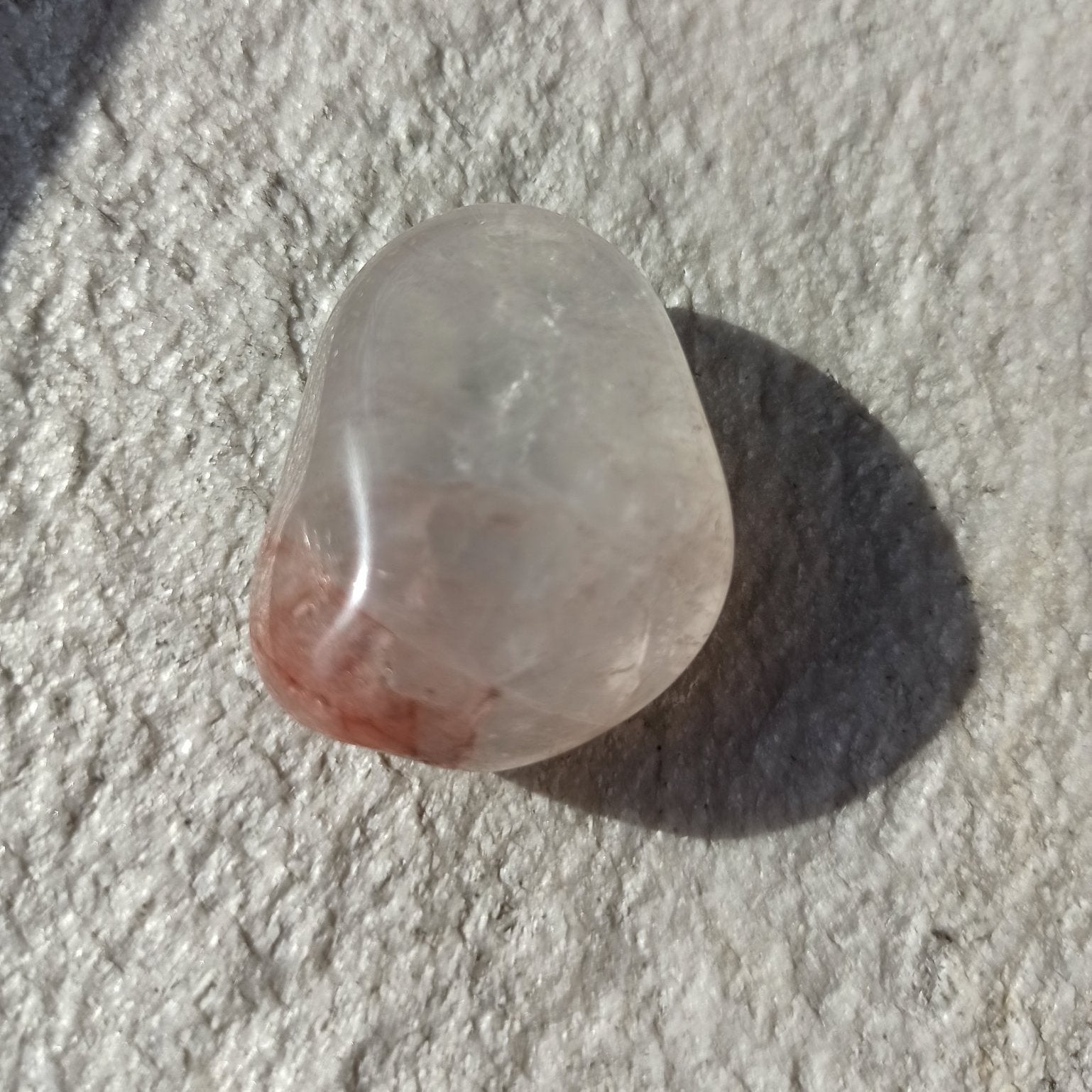 Danburiet trommelstenen – curated crystal by Marga Jacobs | rust, symboliek en intuïtieve zelfzorg