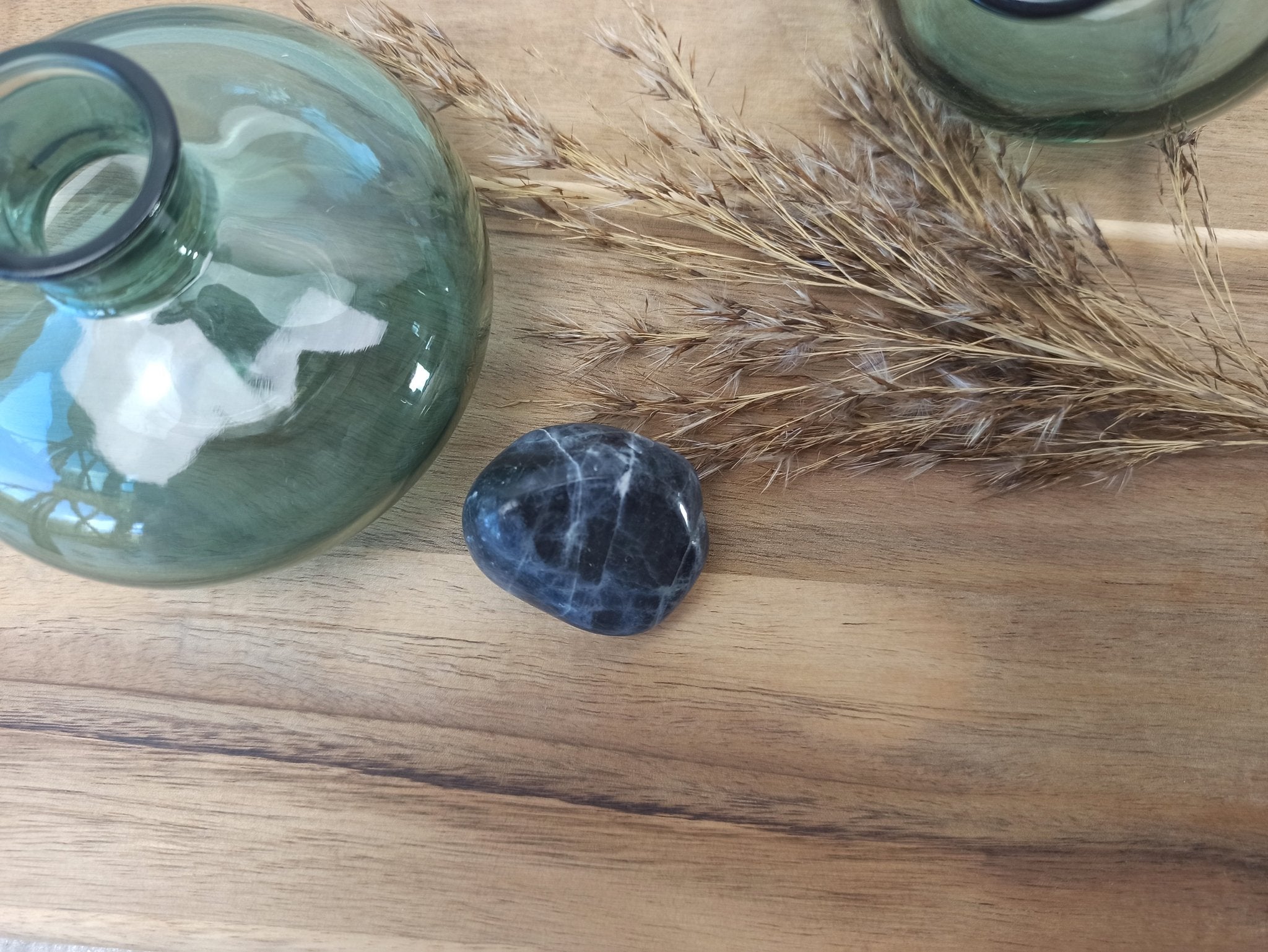 Dumortieriet trommelstenen – curated crystal by Marga Jacobs | rust, symboliek en intuïtieve zelfzorg