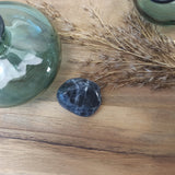 Dumortieriet trommelstenen – curated crystal by Marga Jacobs | rust, symboliek en intuïtieve zelfzorg