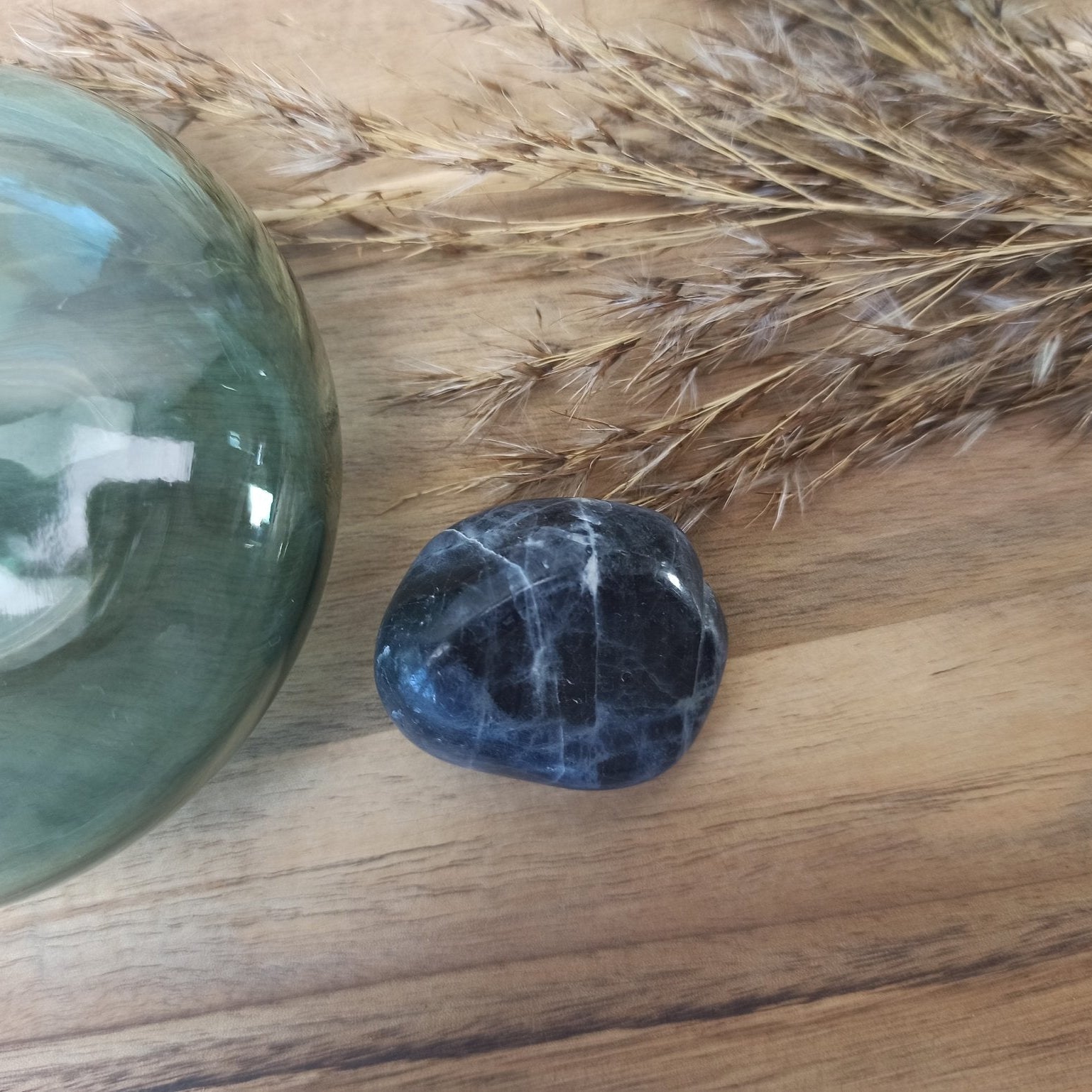 Dumortieriet trommelstenen – curated crystal by Marga Jacobs | rust, symboliek en intuïtieve zelfzorg
