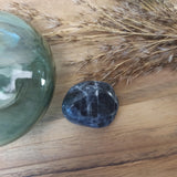 Dumortieriet trommelstenen – curated crystal by Marga Jacobs | rust, symboliek en intuïtieve zelfzorg