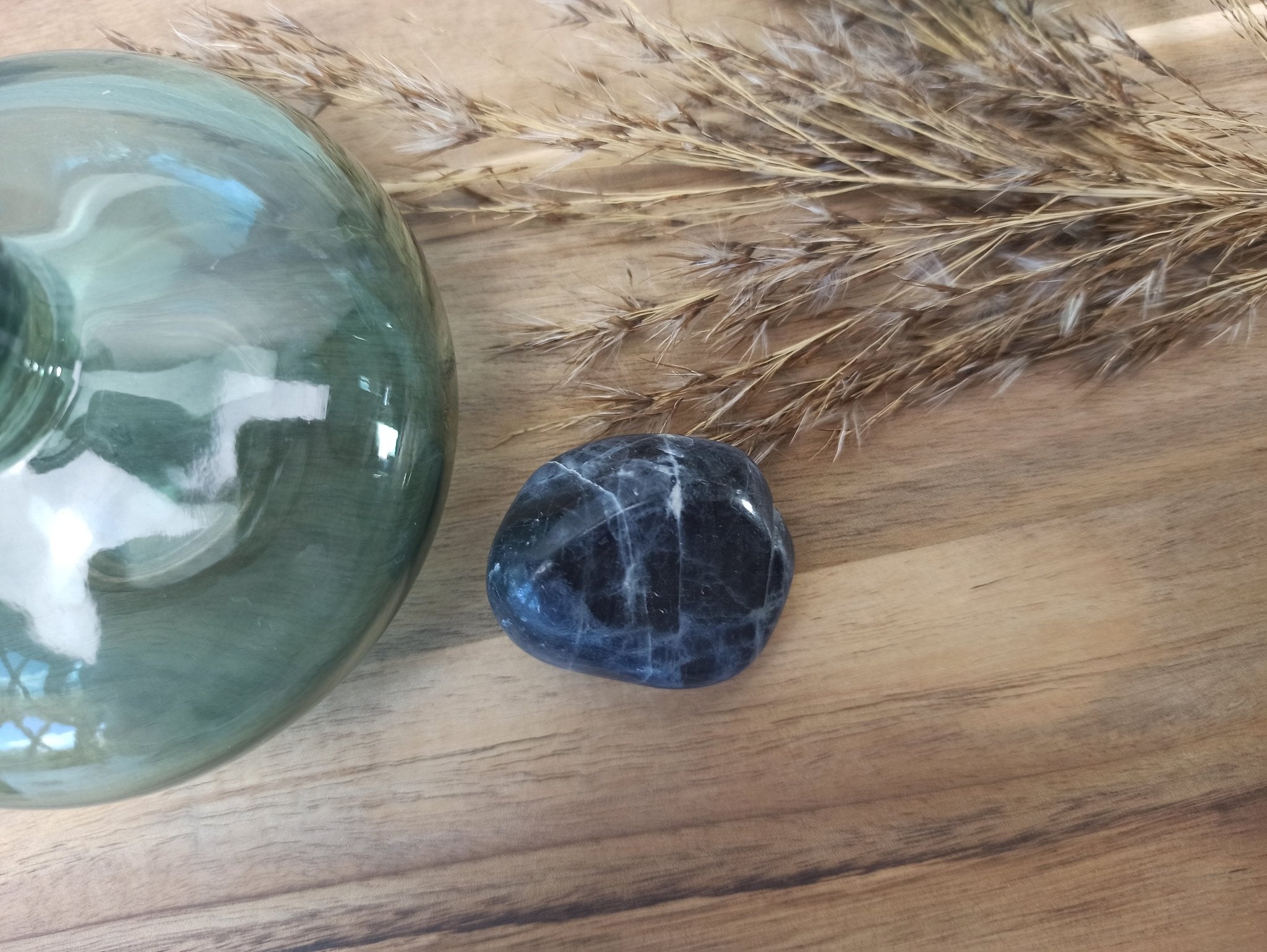 Dumortieriet trommelstenen – curated crystal by Marga Jacobs | rust, symboliek en intuïtieve zelfzorg