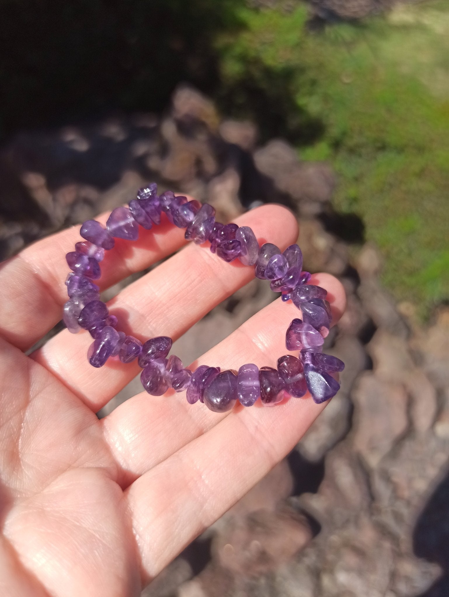 Edelsteen armband kind | Amethist – curated crystal by Marga Jacobs | rust, symboliek en intuïtieve zelfzorg