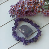 Edelsteen armband kind | Amethist – curated crystal by Marga Jacobs | rust, symboliek en intuïtieve zelfzorg