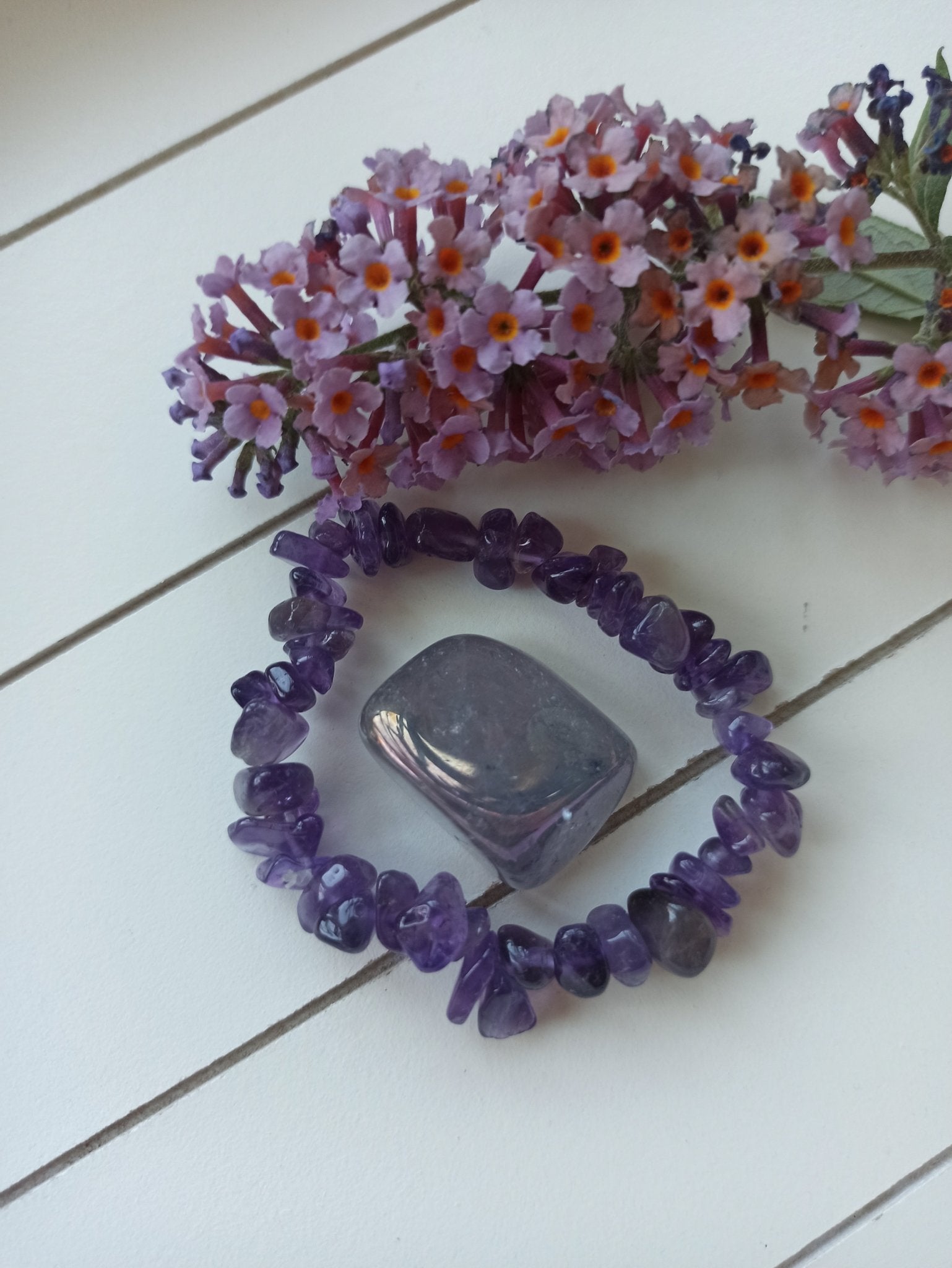 Edelsteen armband kind | Amethist – curated crystal by Marga Jacobs | rust, symboliek en intuïtieve zelfzorg