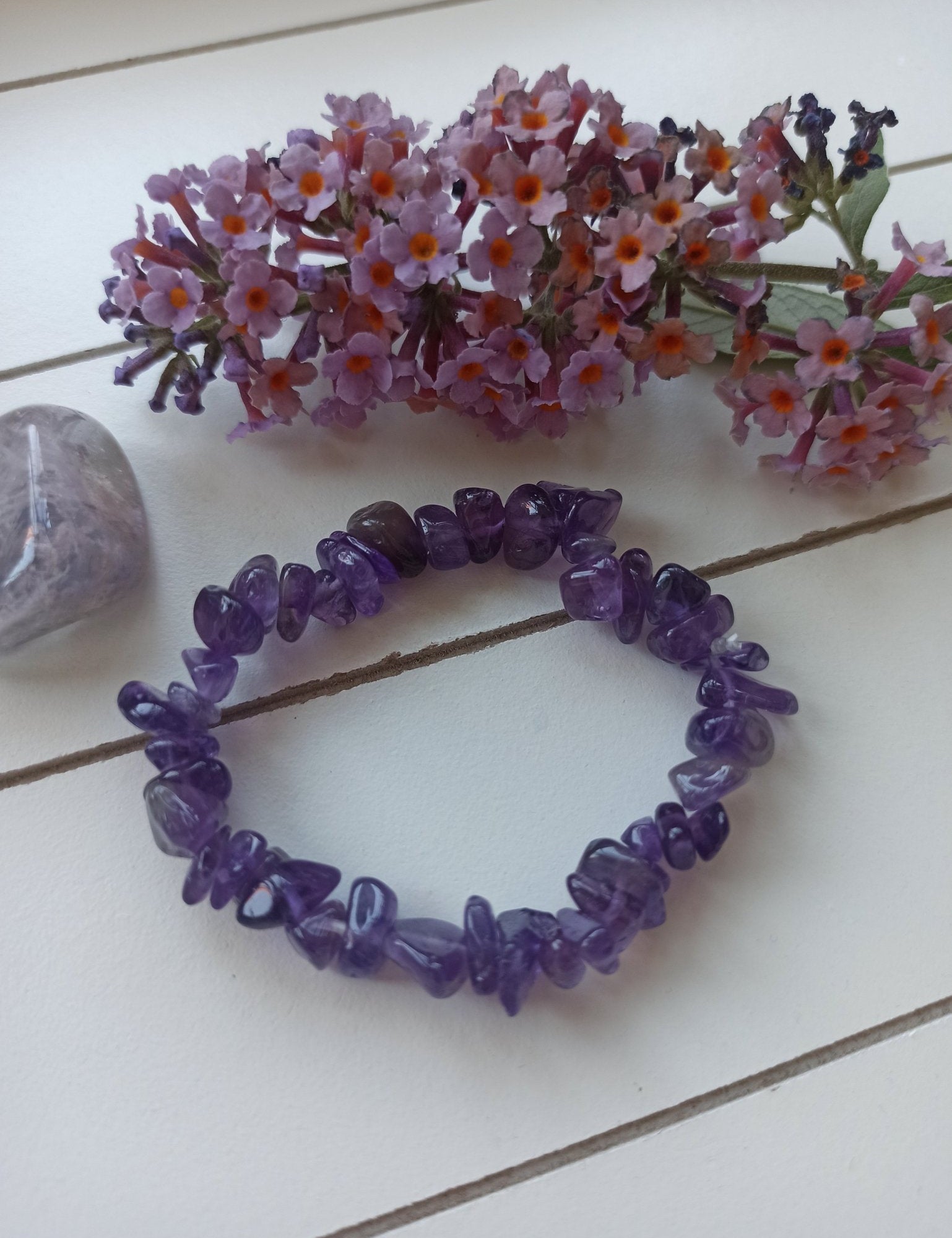 Edelsteen armband kind | Amethist – curated crystal by Marga Jacobs | rust, symboliek en intuïtieve zelfzorg