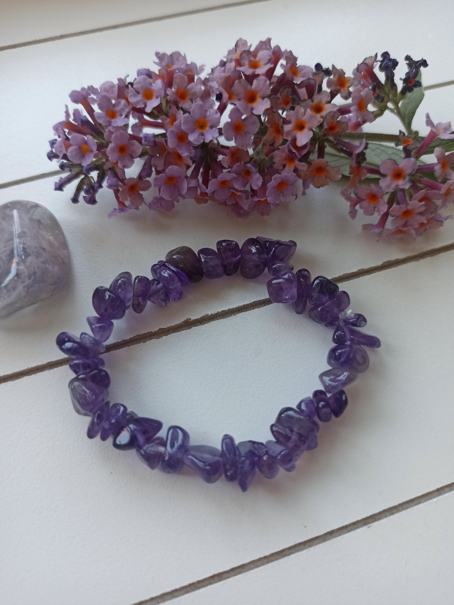 Edelsteen armband kind | Amethist – curated crystal by Marga Jacobs | rust, symboliek en intuïtieve zelfzorg