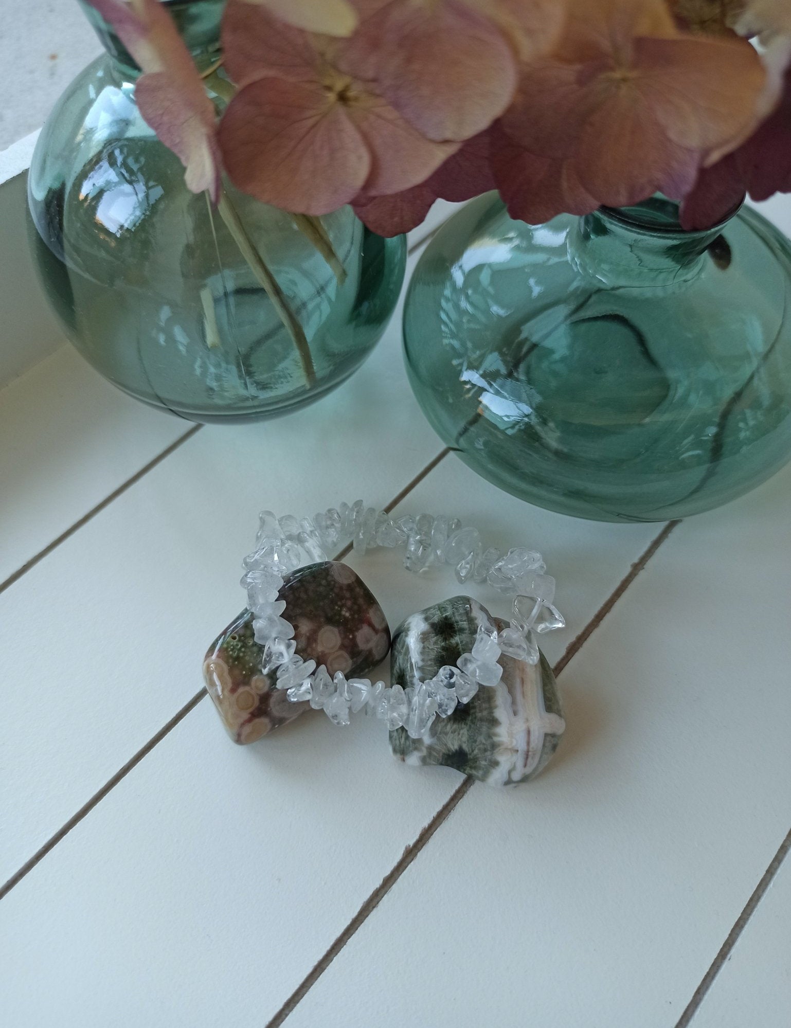 Edelsteen armband kind | Bergkristal – curated crystal by Marga Jacobs | rust, symboliek en intuïtieve zelfzorg