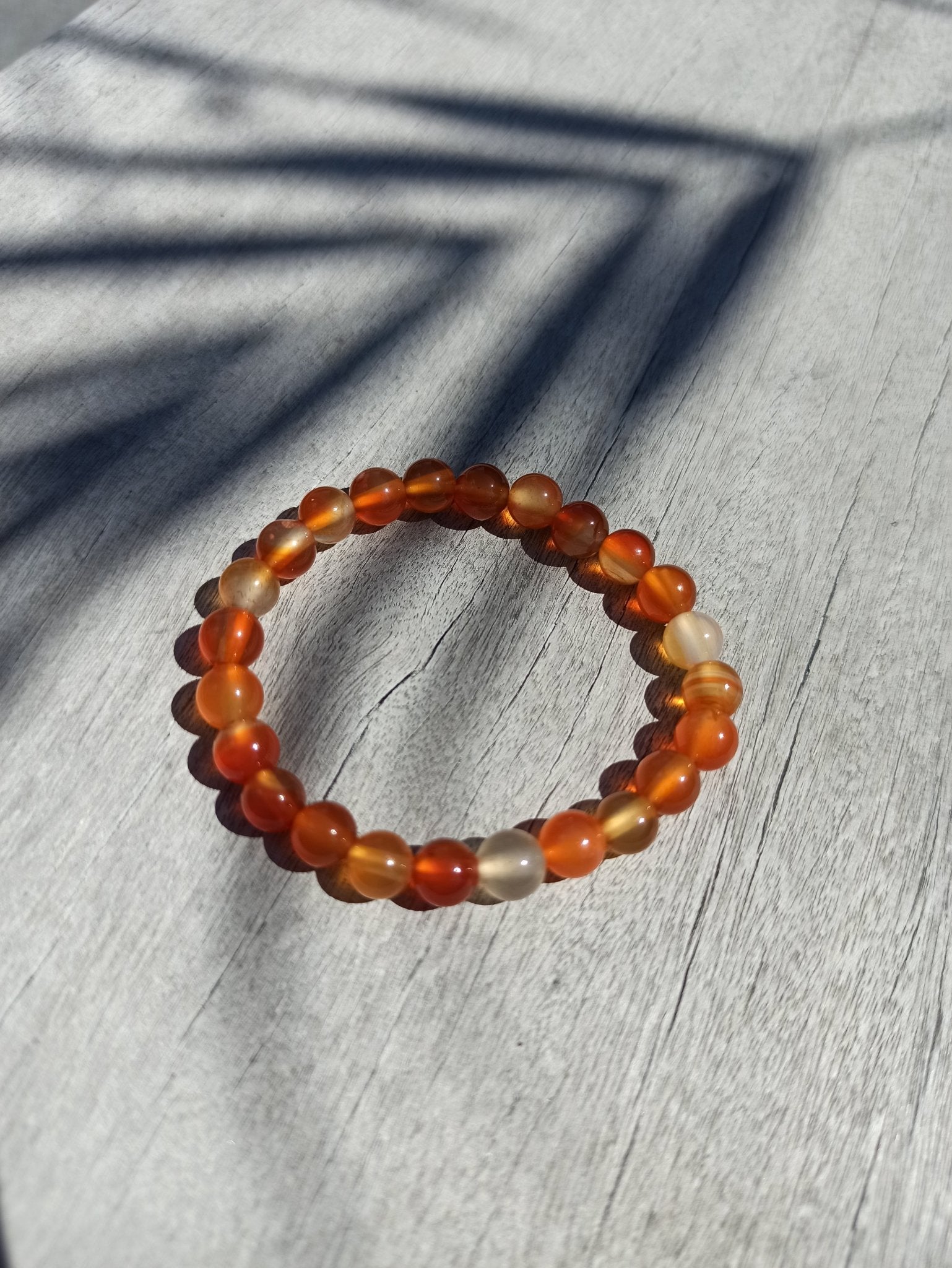 Edelsteen armband kind | Carneool – curated crystal by Marga Jacobs | rust, symboliek en intuïtieve zelfzorg