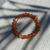 Edelsteen armband kind | Carneool – curated crystal by Marga Jacobs | rust, symboliek en intuïtieve zelfzorg