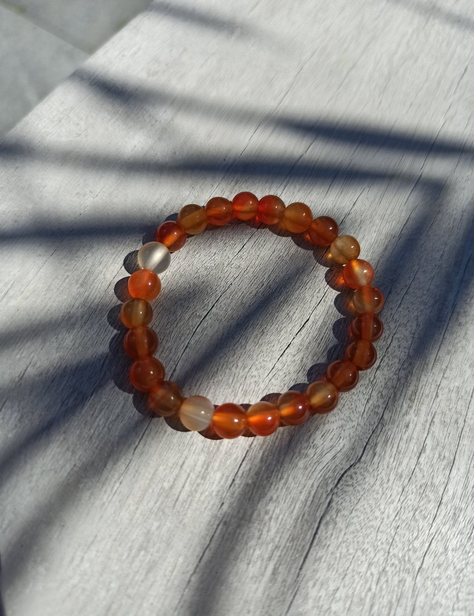 Edelsteen armband kind | Carneool – curated crystal by Marga Jacobs | rust, symboliek en intuïtieve zelfzorg