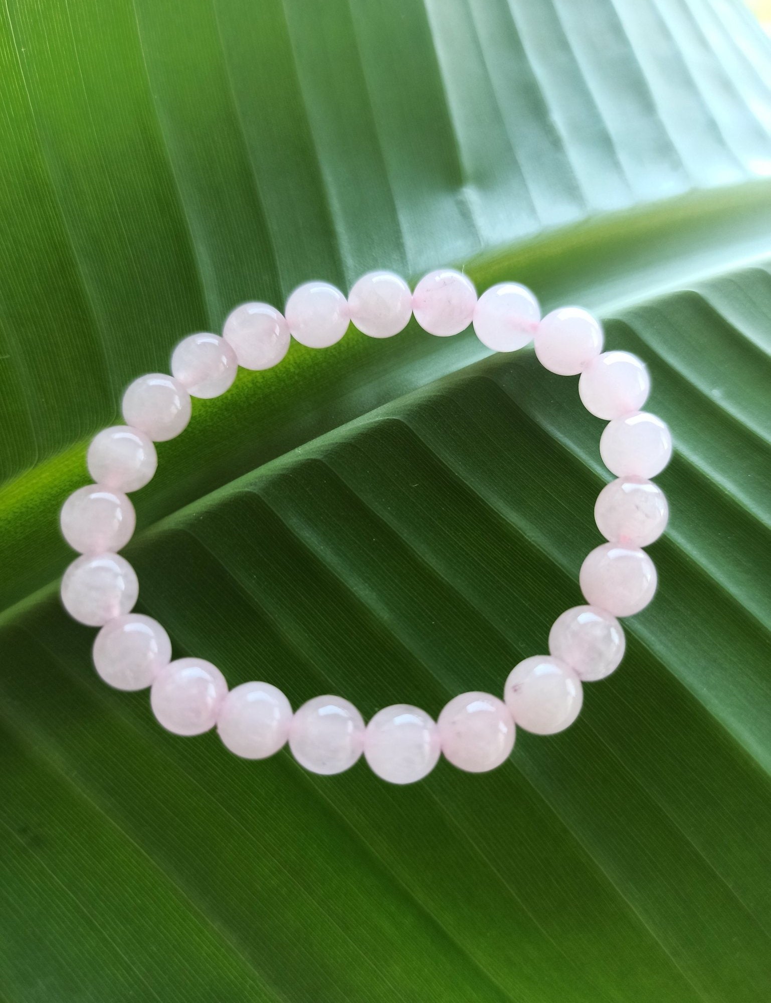 Edelsteen armband kind | Rozenkwarts – curated crystal by Marga Jacobs | rust, symboliek en intuïtieve zelfzorg