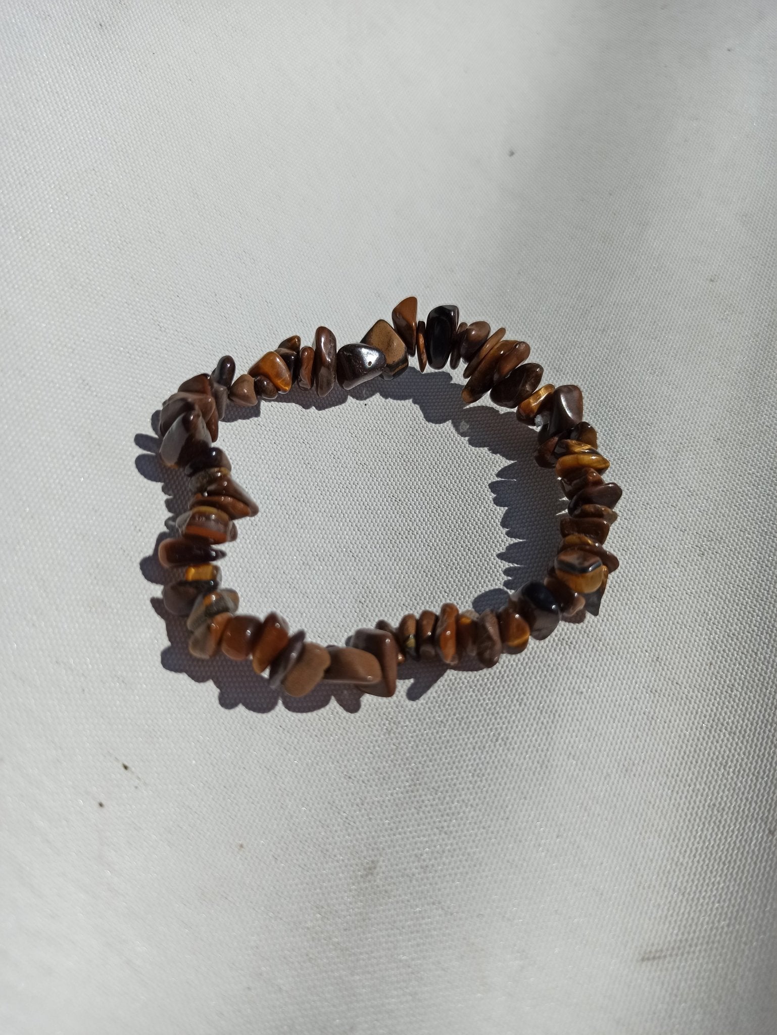 Edelsteen armband kind | Tijgeroog – curated crystal by Marga Jacobs | rust, symboliek en intuïtieve zelfzorg