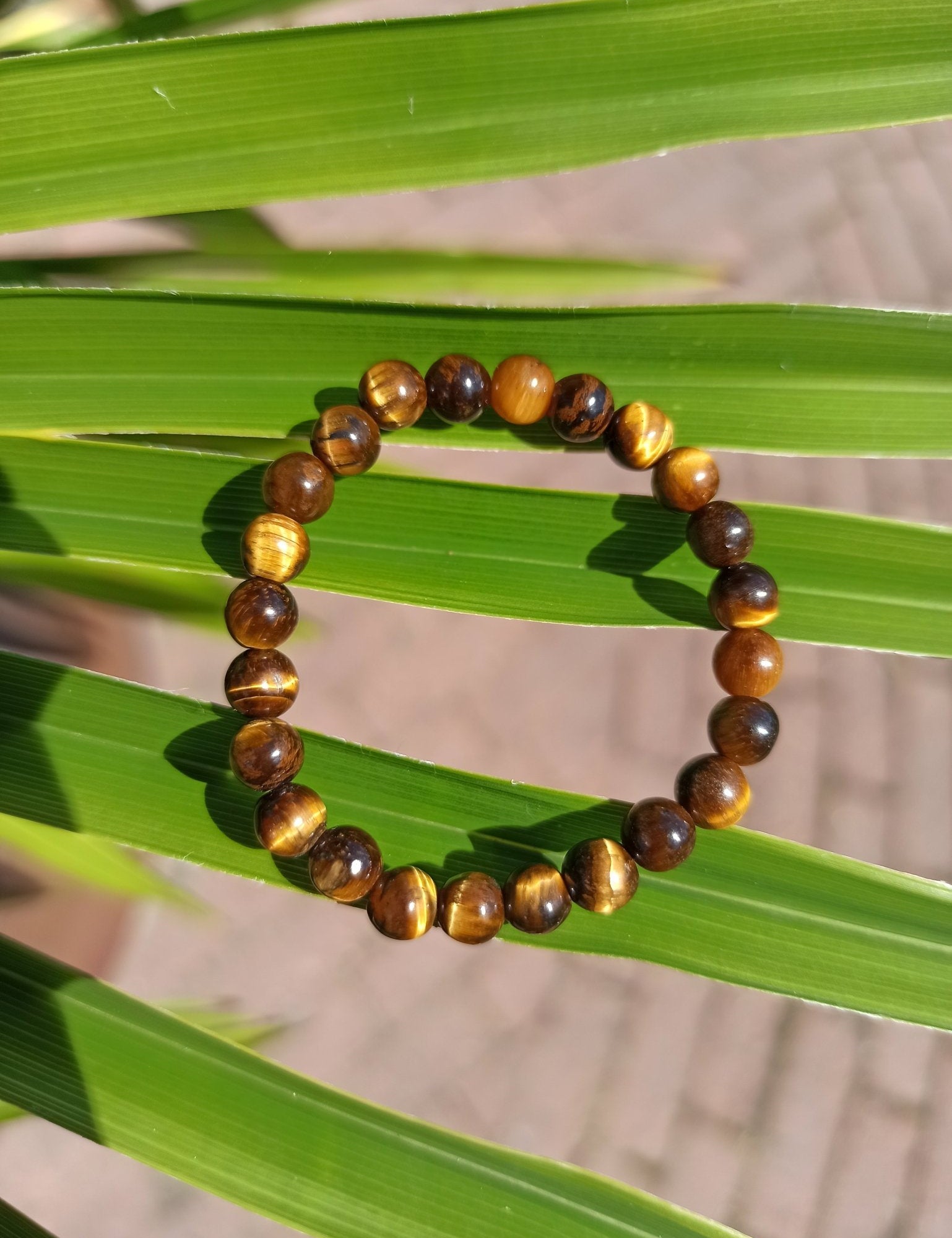 Edelsteen armband kind | Tijgeroog – curated crystal by Marga Jacobs | rust, symboliek en intuïtieve zelfzorg