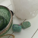 Eklogiet trommelstenen – curated crystal by Marga Jacobs | rust, symboliek en intuïtieve zelfzorg