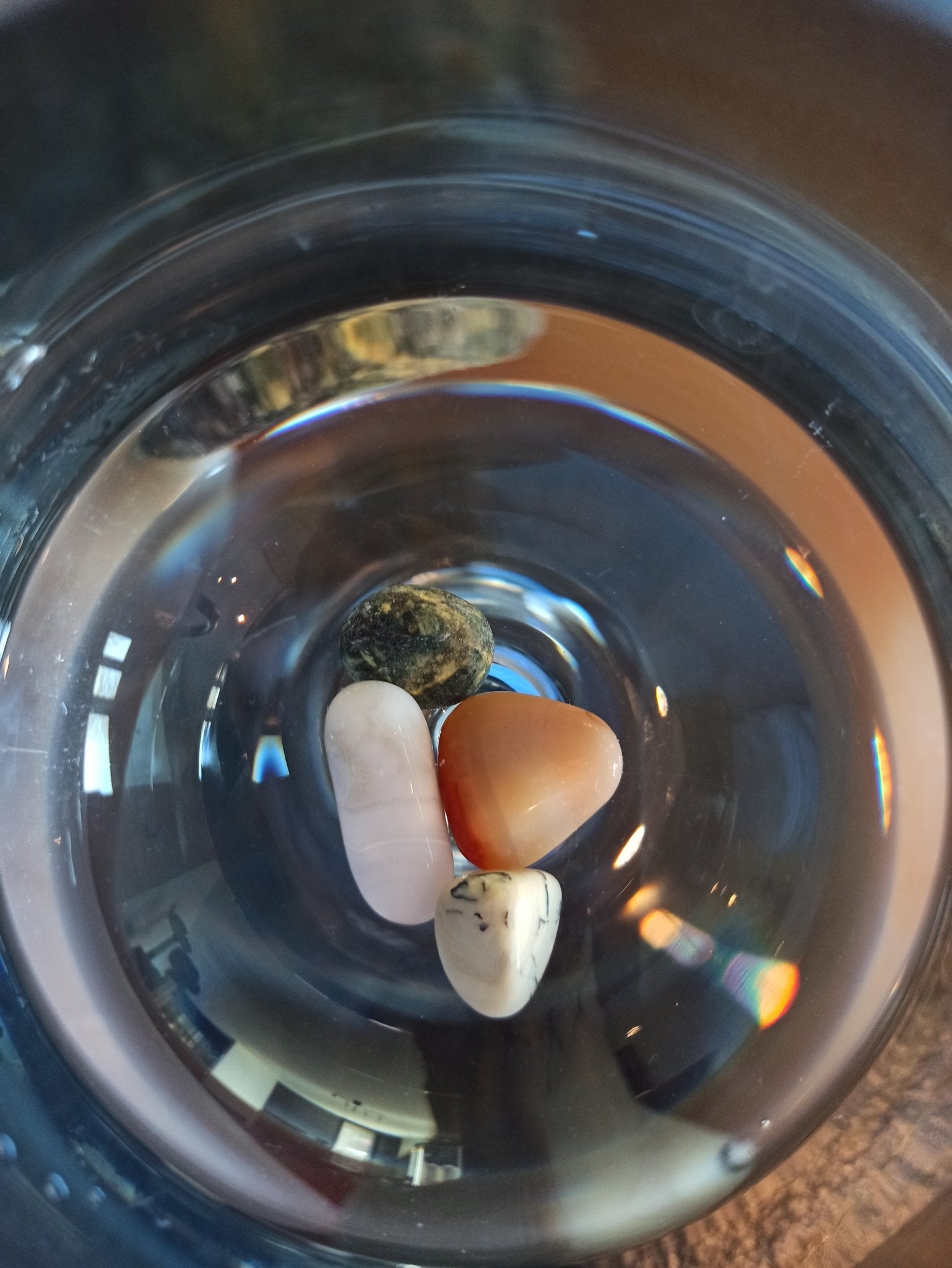 Emotionele genezing edelsteenwaterset – curated crystal by Marga Jacobs | rust, symboliek en intuïtieve zelfzorg