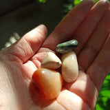 Emotionele genezing edelsteenwaterset – curated crystal by Marga Jacobs | rust, symboliek en intuïtieve zelfzorg