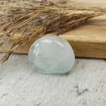 Fantoomkwarts handstenen – curated crystal by Marga Jacobs | rust, symboliek en intuïtieve zelfzorg