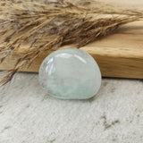 Fantoomkwarts handstenen – curated crystal by Marga Jacobs | rust, symboliek en intuïtieve zelfzorg