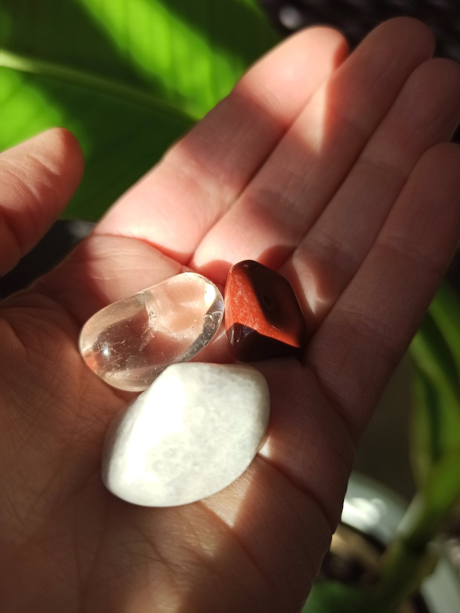 Fit en slank edelsteenwaterset – curated crystal by Marga Jacobs | rust, symboliek en intuïtieve zelfzorg