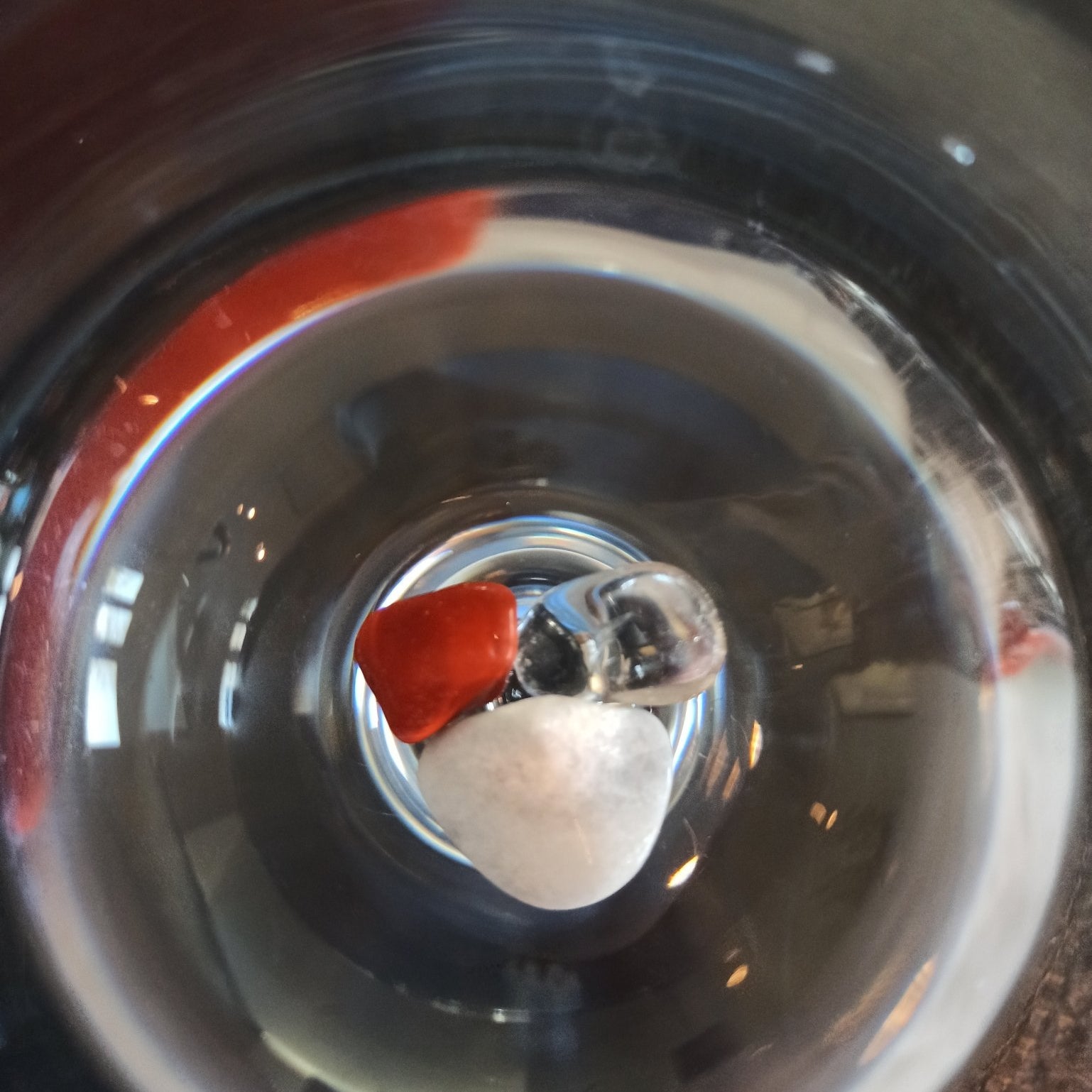 Fit en slank edelsteenwaterset – curated crystal by Marga Jacobs | rust, symboliek en intuïtieve zelfzorg