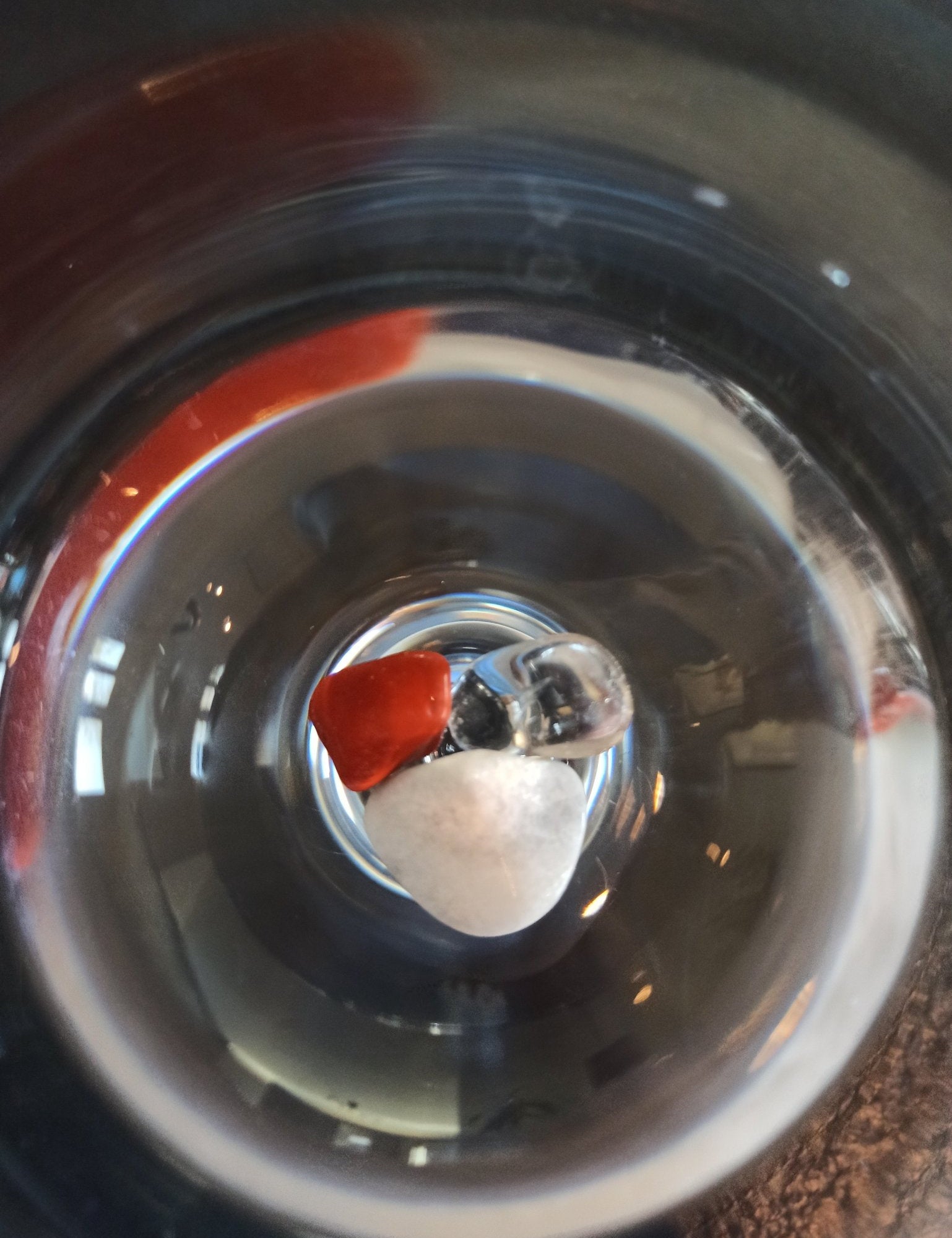 Fit en slank edelsteenwaterset – curated crystal by Marga Jacobs | rust, symboliek en intuïtieve zelfzorg