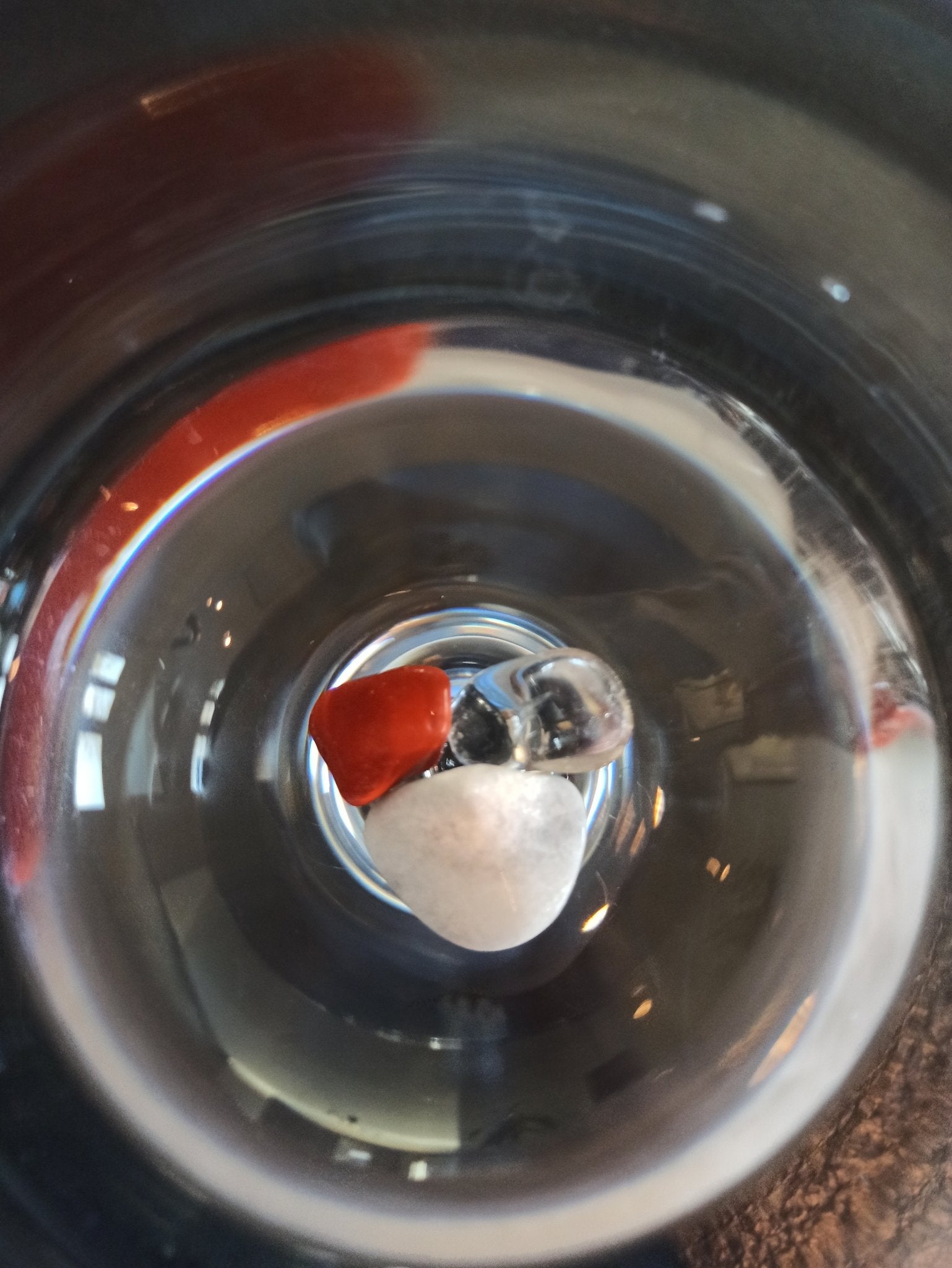 Fit en slank edelsteenwaterset – curated crystal by Marga Jacobs | rust, symboliek en intuïtieve zelfzorg