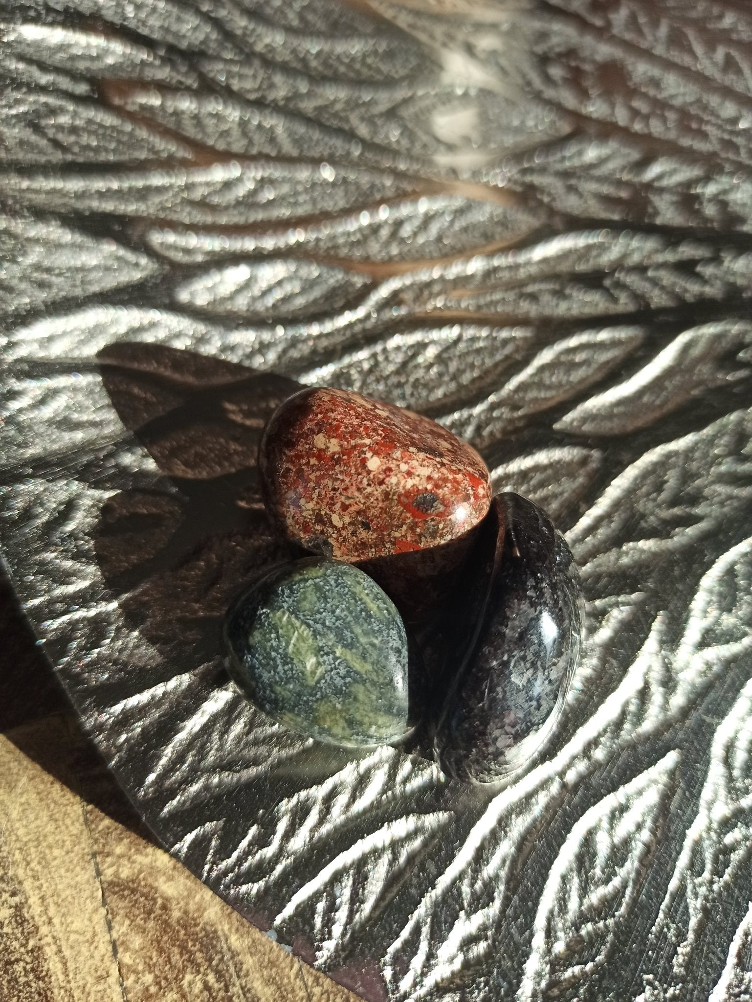 Geestelijke genezing edelsteenwaterset – curated crystal by Marga Jacobs | rust, symboliek en intuïtieve zelfzorg