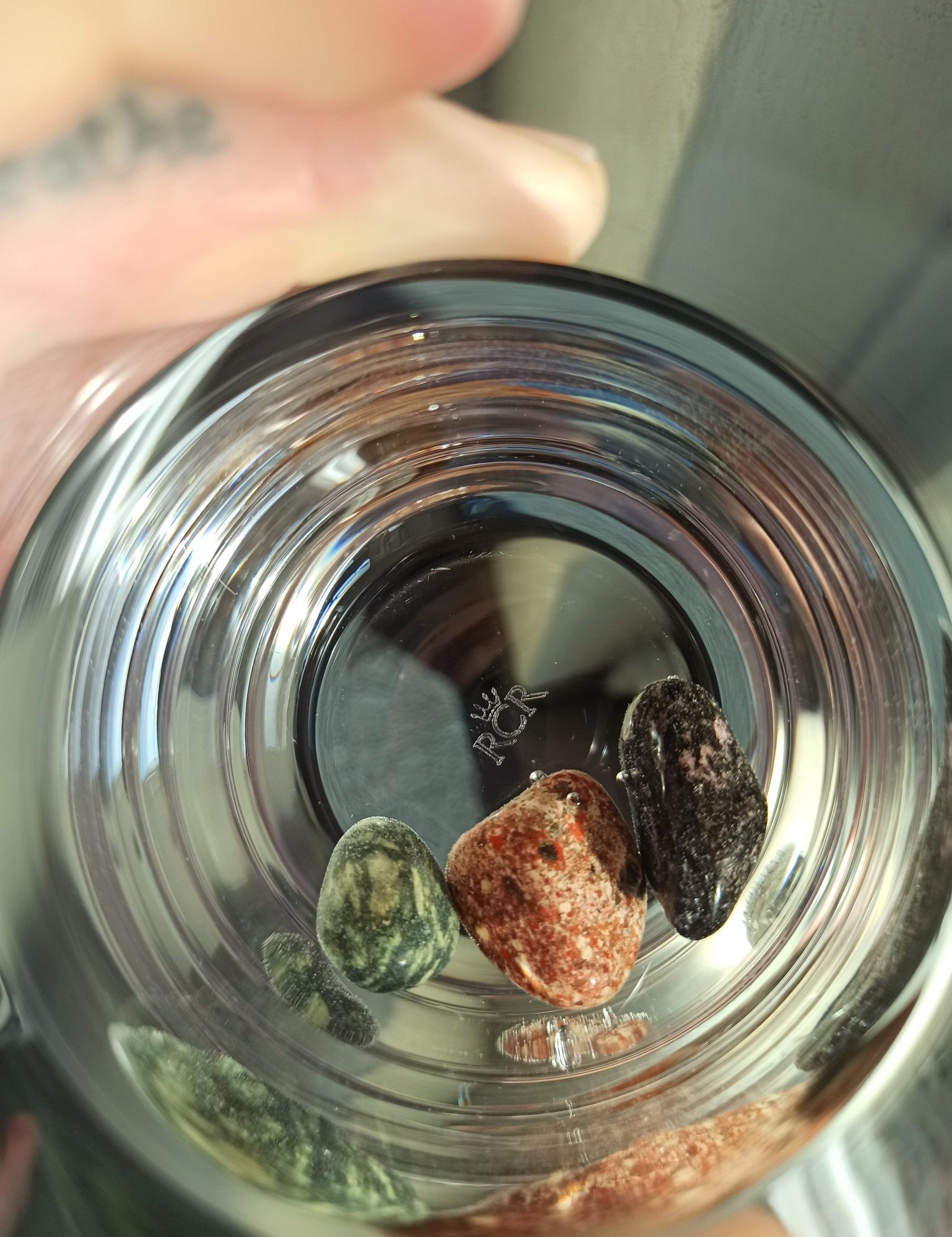 Geestelijke genezing edelsteenwaterset – curated crystal by Marga Jacobs | rust, symboliek en intuïtieve zelfzorg