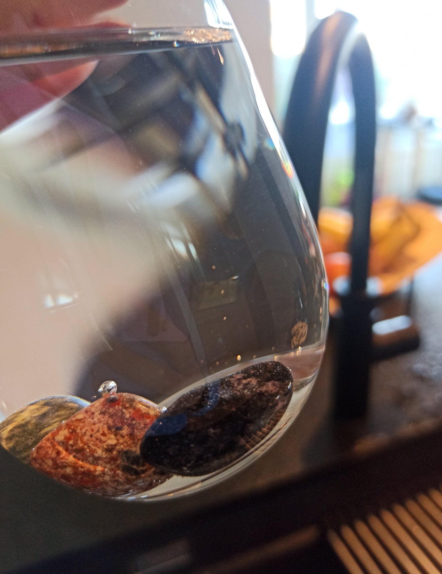 Geestelijke genezing edelsteenwaterset – curated crystal by Marga Jacobs | rust, symboliek en intuïtieve zelfzorg