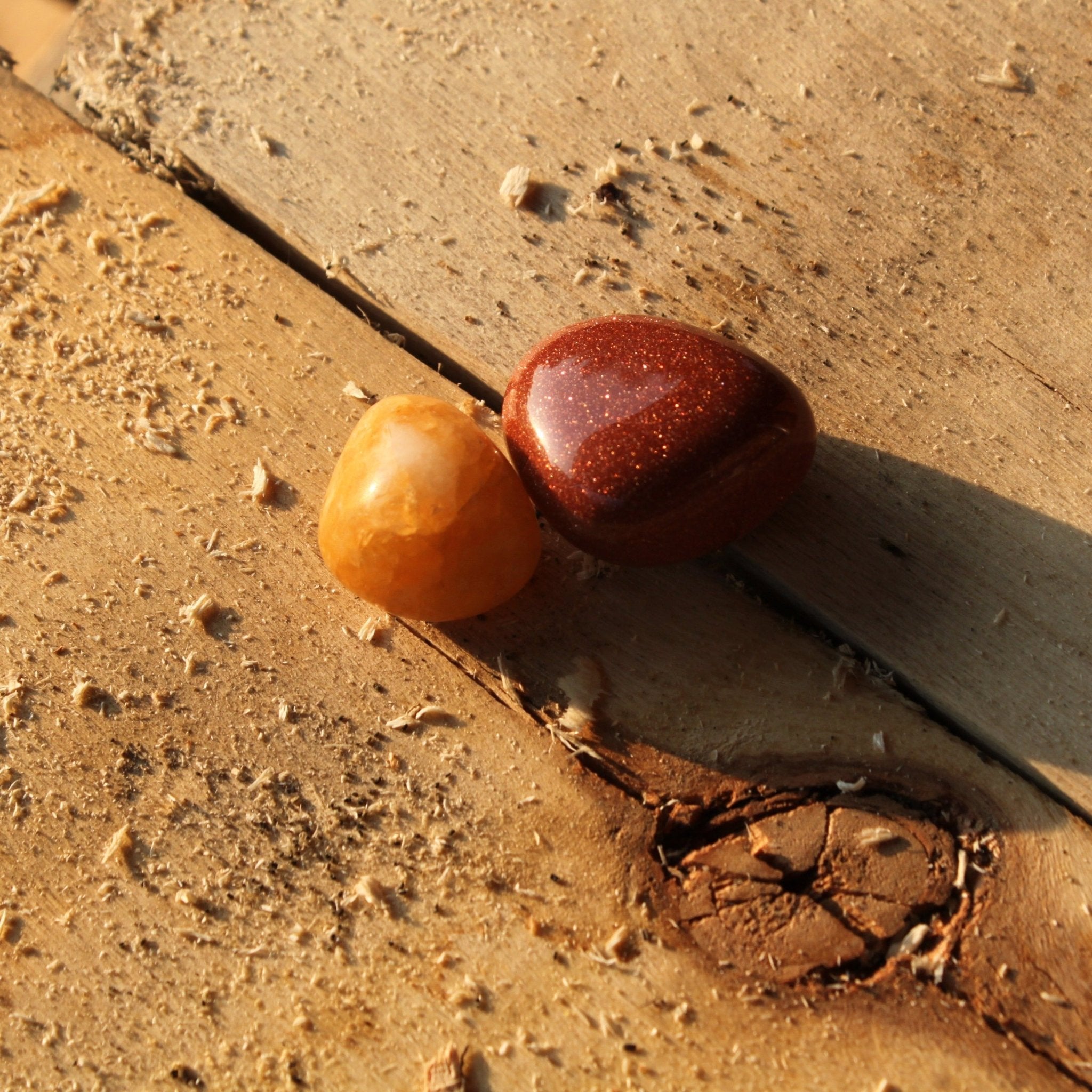 Gele apatiet trommelstenen – curated crystal by Marga Jacobs | rust, symboliek en intuïtieve zelfzorg