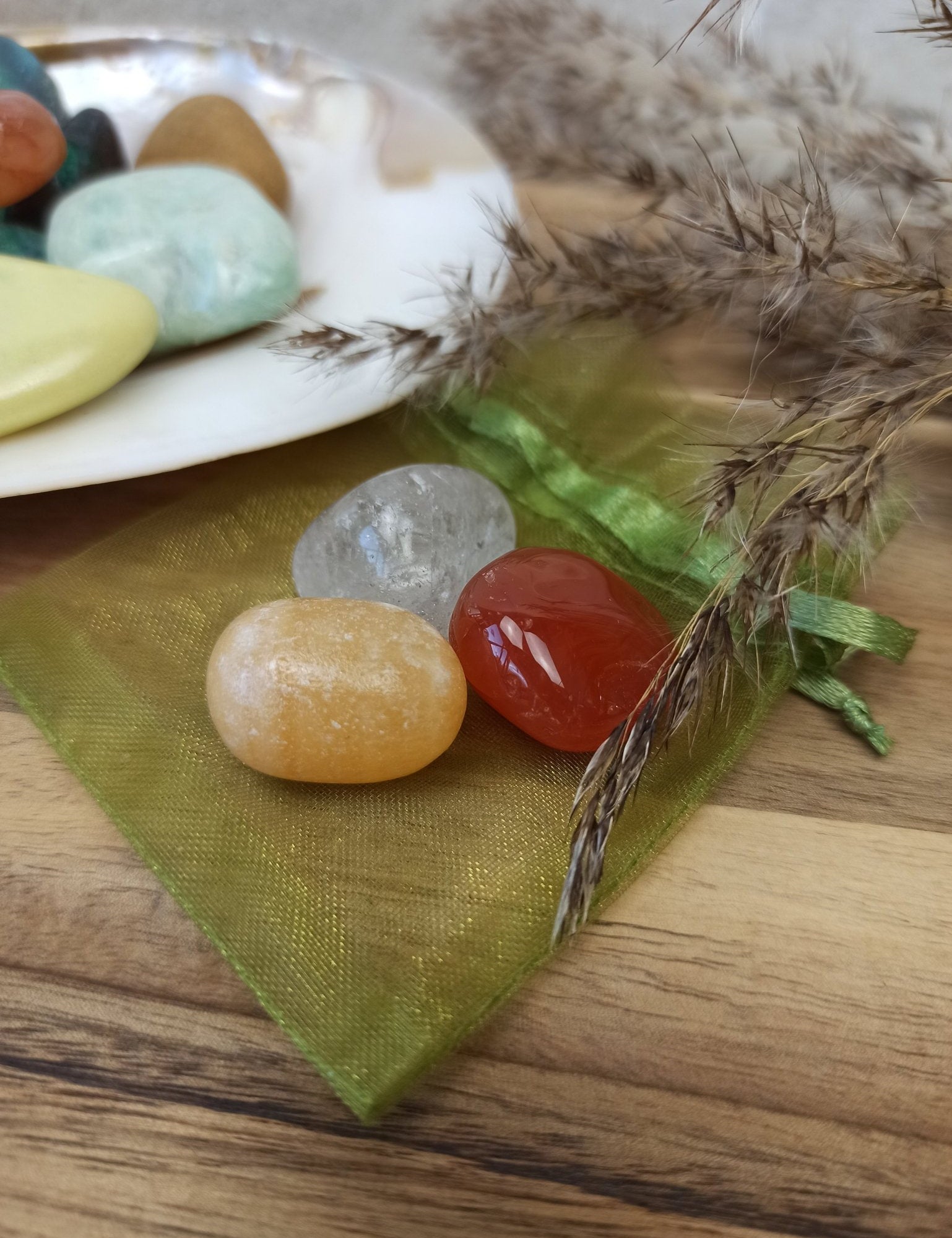 Gezondheid edelstenensetje – curated crystal by Marga Jacobs | rust, symboliek en intuïtieve zelfzorg