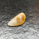 Golden Azeztuliet trommelstenen – curated crystal by Marga Jacobs | rust, symboliek en intuïtieve zelfzorg