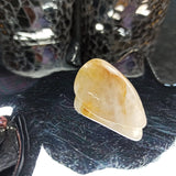 Golden Azeztuliet trommelstenen – curated crystal by Marga Jacobs | rust, symboliek en intuïtieve zelfzorg