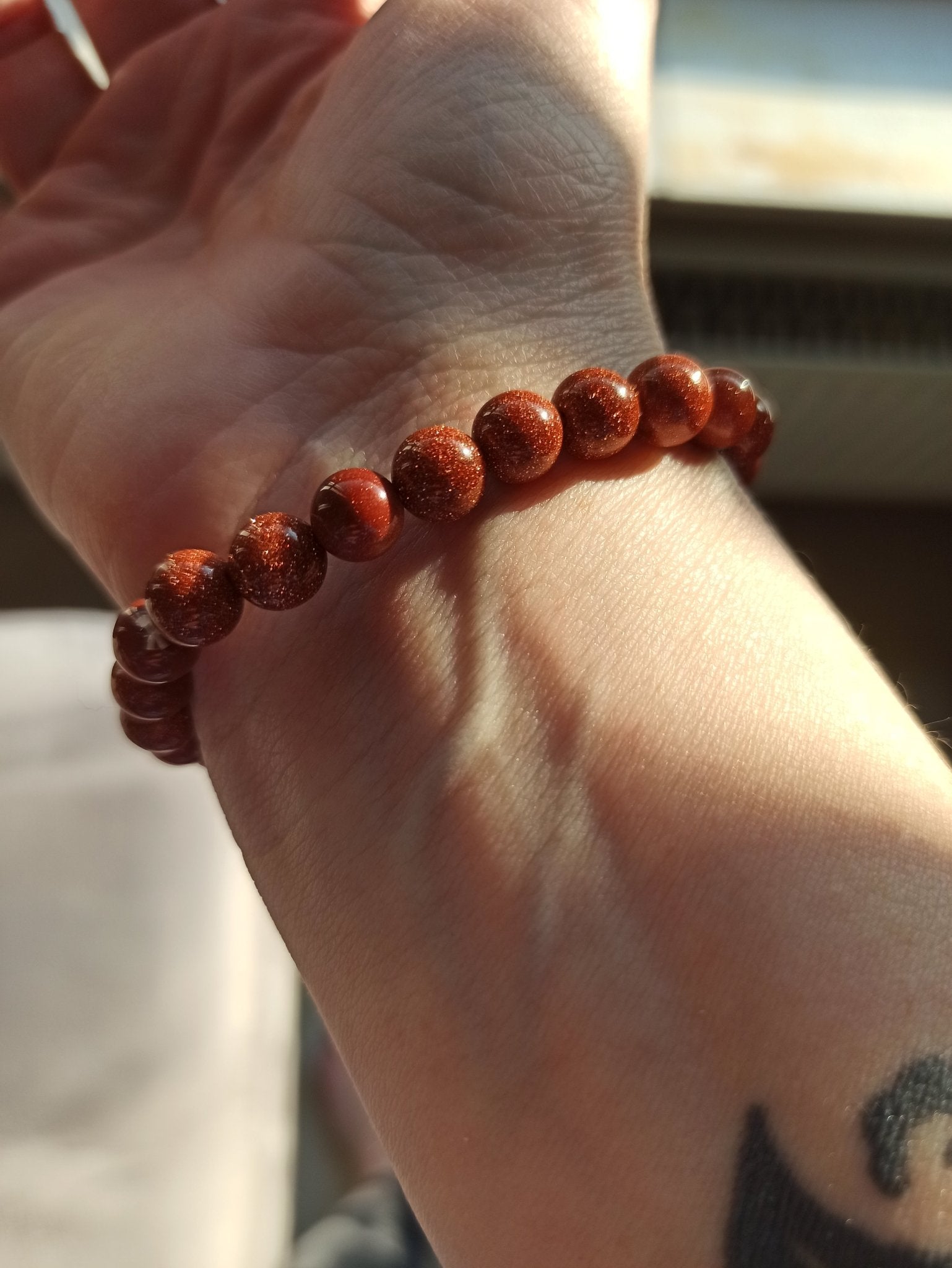 Goudstroom edelsteen armband | 8 mm – curated crystal by Marga Jacobs | rust, symboliek en intuïtieve zelfzorg