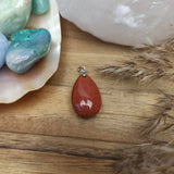 Goudstroom edelsteen hanger druppel | 25 mm – curated crystal by Marga Jacobs | rust, symboliek en intuïtieve zelfzorg